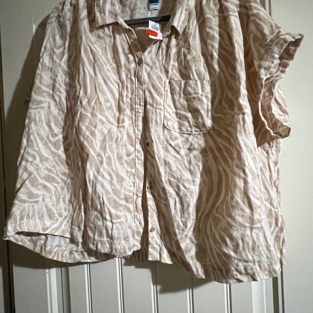 Casual Short-Sleeve Button-Up Shirt in Beige Zebra Print